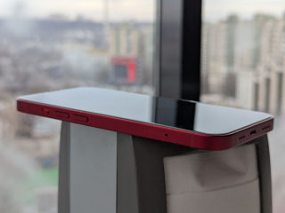 iPhone 13 128GB Red în stare ideală foto 4