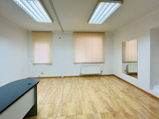 Camere separate (130m2) de inchiriat intr-o cladire de birouri, in centru, str. A. Sciusev- B.Bodoni