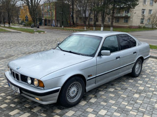 BMW 5 Series foto 2