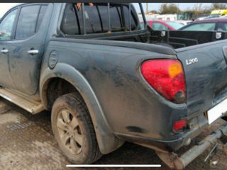 Mitsubishi l 200 se dezmembreaza foto 3