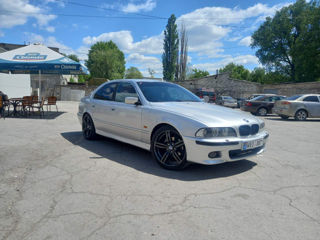 BMW 5 Series foto 2