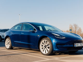 Tesla Model 3 foto 2