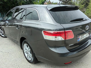 Toyota Avensis foto 3