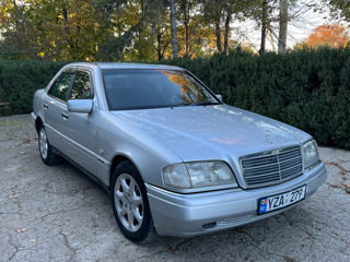 Mercedes C-Class foto 6