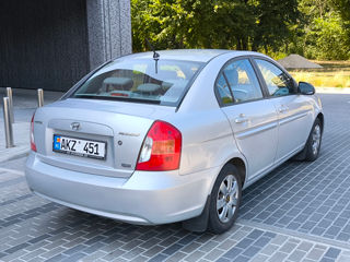 Hyundai Accent foto 3