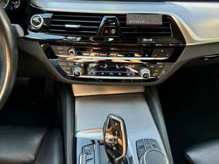 BMW 5 Series foto 8