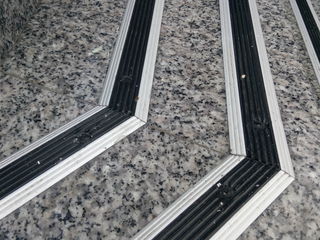 Резино-алюминиевые накладки на ступени и площадки... Banda anti-alunecare. Полоса противоскольжения. foto 5