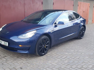 Tesla Model 3 foto 4