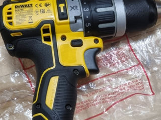 Шуруповёрт  Dewalt  dcd 796p2t Brushless foto 3