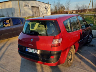 Renault Grand Scenic foto 2