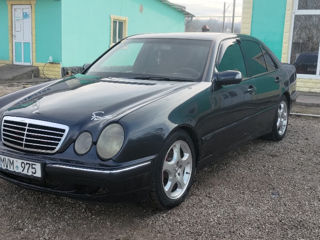 Mercedes E-Class foto 4