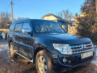 Mitsubishi Pajero foto 2