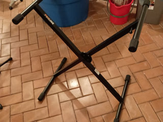 Gretsch guitar, microphone stands, keyboard stand foto 9