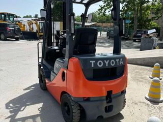 Stivuitor Toyota anul 2022 triplex foto 13