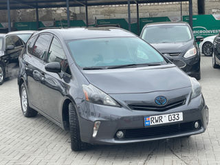 Toyota Prius v foto 3