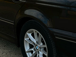 BMW 5 Series foto 4