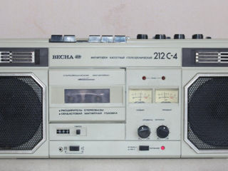 Магнитофон кассетный стереофонический «Весна» 212 С-4 с функцией записи кассет.