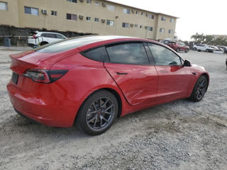 Tesla Model 3 foto 4