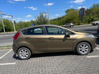 Ford Fiesta foto 2