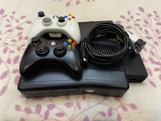 XBOX 360 S (прошивка Freeboot - 62 топовых игр). В отличном состоянии.