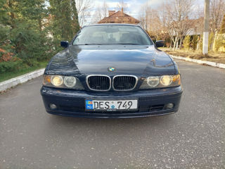 BMW 5 Series foto 3