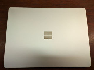 Microsoft surface laptop go foto 3