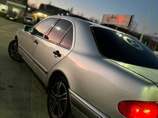 Mercedes E-Class foto 2