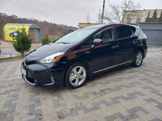 Toyota Prius v foto 3