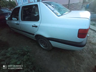 Volkswagen Vento foto 4