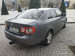 Volkswagen Jetta foto 4