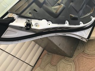 Se vinde 2 usi si o aripa de mercedes E-211 o aripa parte stinga fata, si 2 usi din spate.COD ,,775U foto 3