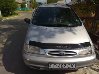 Ford Galaxy foto 2