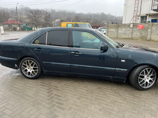 Mercedes E-Class foto 3