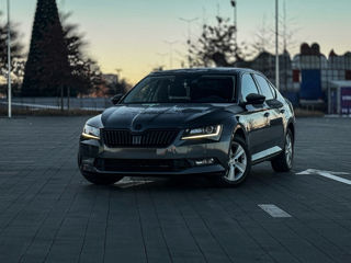 Skoda Superb foto 2