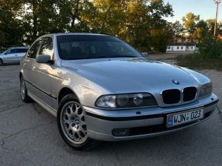 BMW 5 Series foto 1