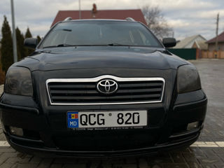 Toyota Avensis foto 2