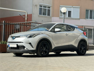 Toyota C-HR фото 1