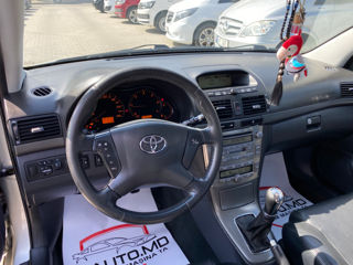 Toyota Avensis foto 7