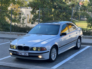 BMW 5 Series foto 2