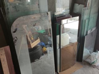Полки стеклянные ,зеркала мебельные с окантовкой , разные размеры от 30 лей за 1шт