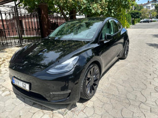 Tesla Model Y foto 3