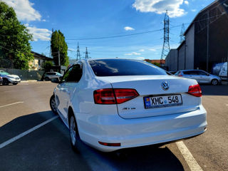 Volkswagen Jetta foto 2