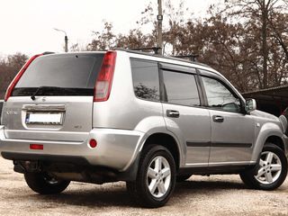 Nissan X-Trail foto 2