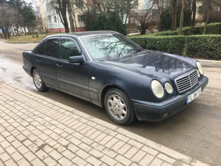 Mercedes E-Class foto 3