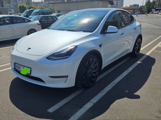 Tesla Model Y foto 5