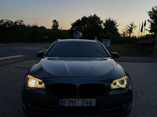 BMW 5 Series Touring foto 2