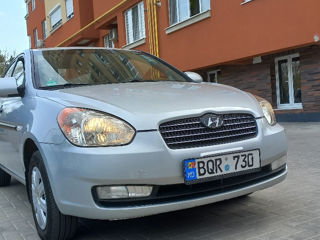 Hyundai Accent foto 1