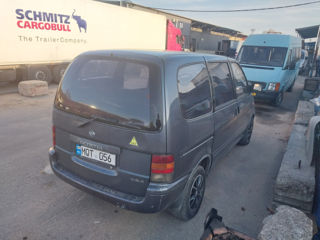 Nissan Serena foto 2