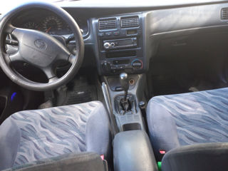 Toyota Carina foto 2