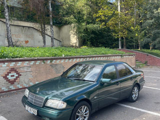 Mercedes C-Class foto 4